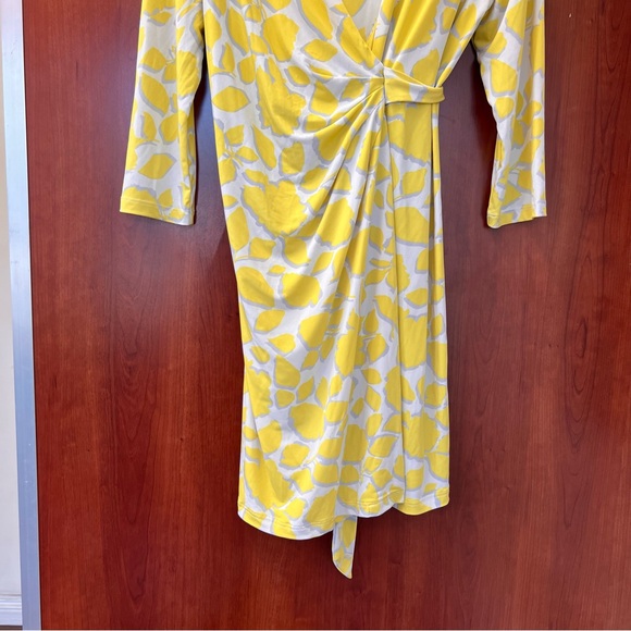A Pea In The Pod Maternity Mock Wrap Dress Size Small 3/4 Sleeves Yellow Print - Picture 4 of 8